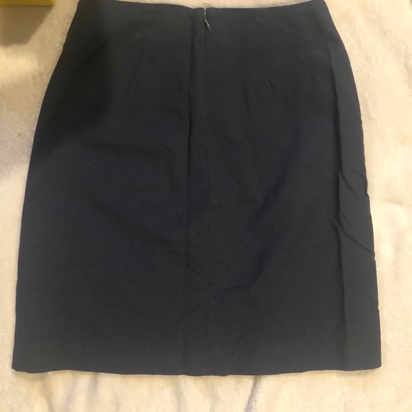 Navy blue skirt with double zipper on front - Picture 8 of 8
